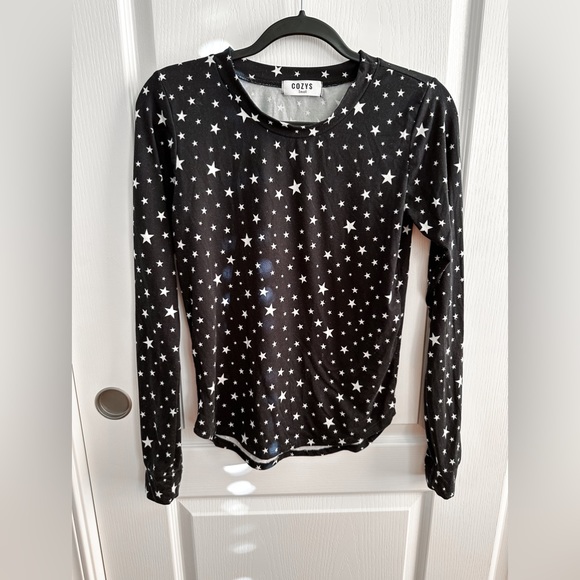 Cozy’s Women’s Pajamas - Picture 3 of 4